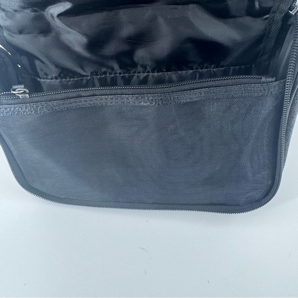 NWT John Varvatos Gray Toiletry Bag Sleek Design - Picture 3 of 11